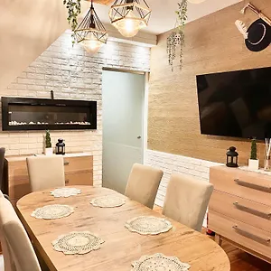 https://apartament-roza-2-jaszczurowka-21a.zakopanehotels.org